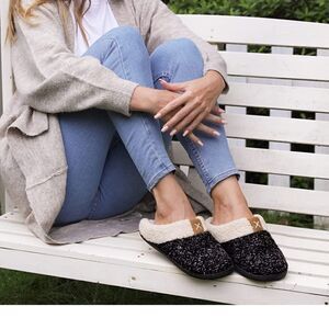 NWT Women Utra Ideas Slipper   Size  7-8